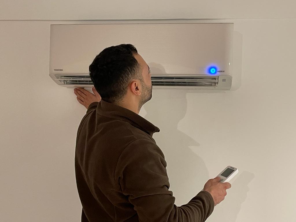 Installation climatisation murale Toshiba dans un appartement Paris 8